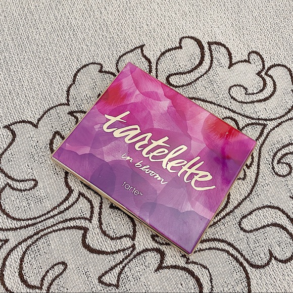 Tarte Tartelette in Bloom eyeshadow palette - Picture 1 of 8